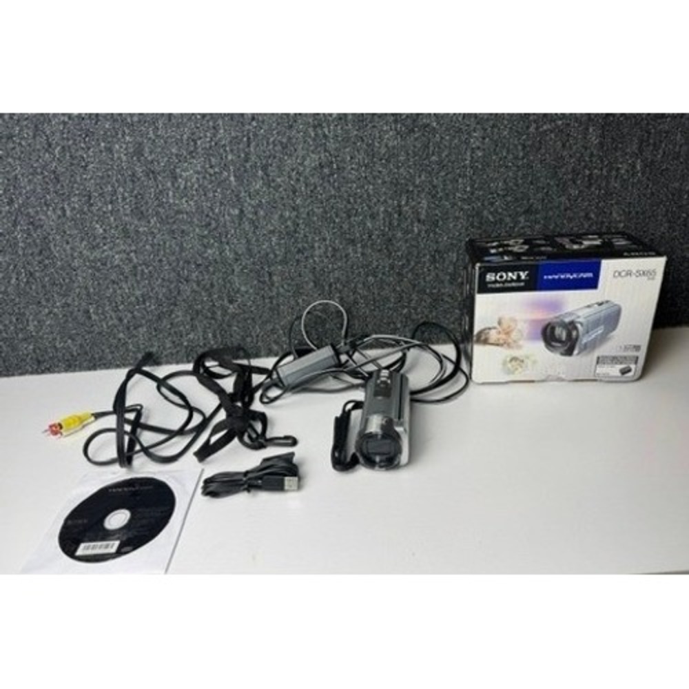 Sony Handycam DCR-SX65 70x Zoom 4GB Internal Memory Silver Camcorder EUC TESTED
